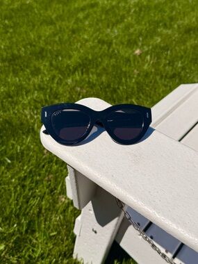 Diff Eyewear Black Cat-Eye Sunglasses